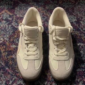 Reebok Cream Casual Sneakers